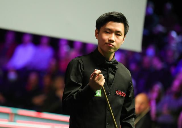 看什么房？不就是想叫自己过来、好跟自己显摆显摆他们要买汤臣一品了吗？马岚心里气得难受，但因为不敢不给萧家老大面子，只能跟老公一起赶过来当陪衬。